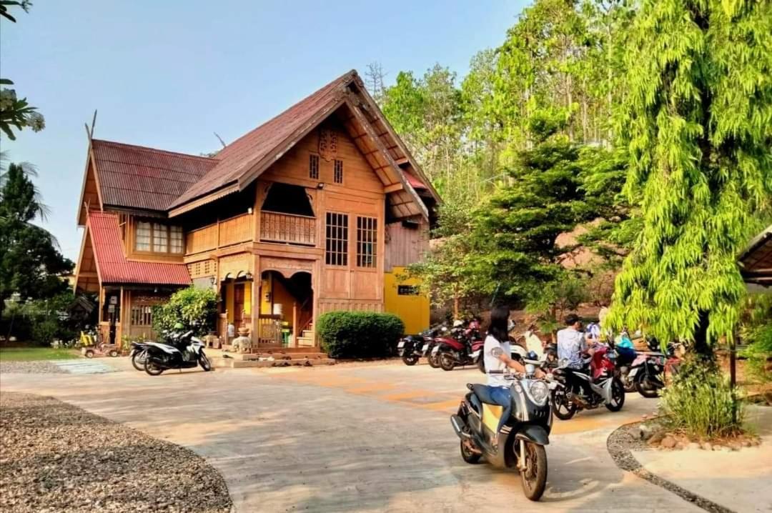 Crossroads House Hotell Mae Hong Son Eksteriør bilde