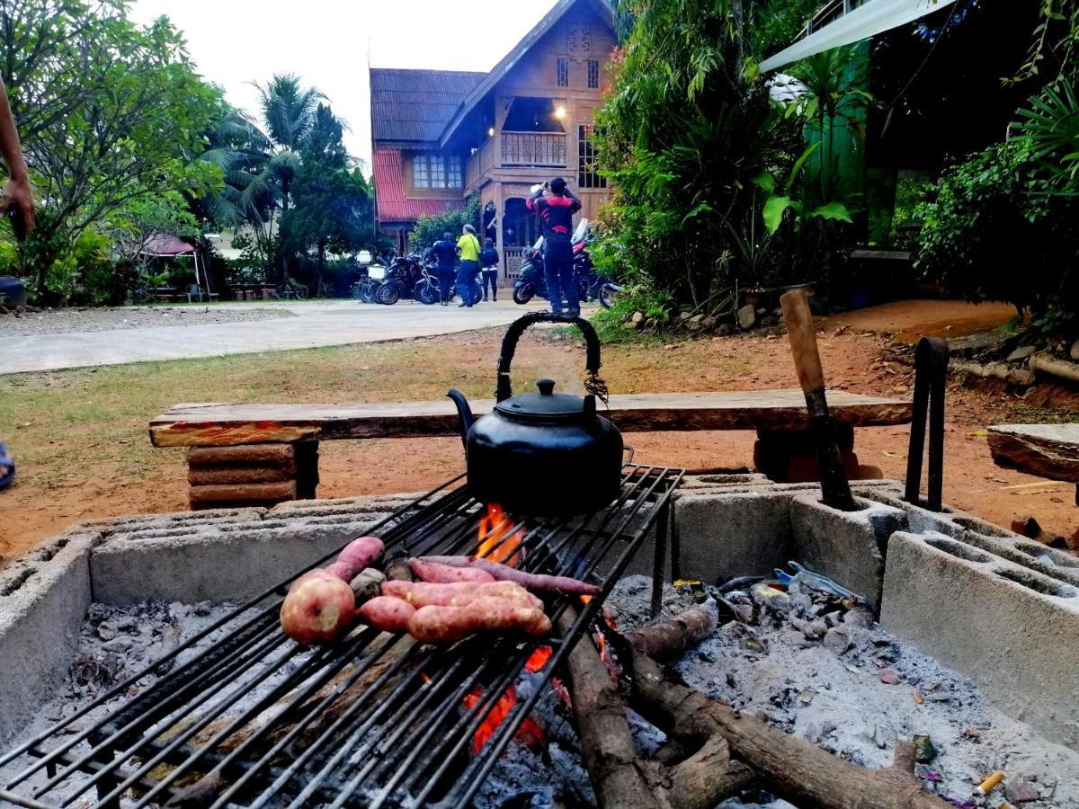 Crossroads House Hotell Mae Hong Son Eksteriør bilde